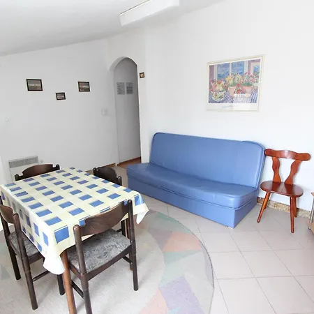 Apartment Lora Mit Kleiner Terrasse *