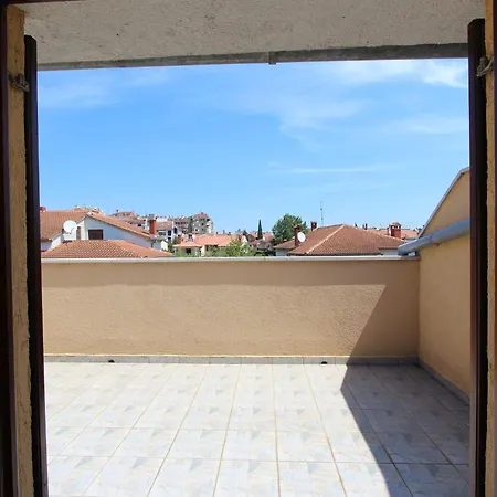 Lora Mit Kleiner Terrasse * Rovinj